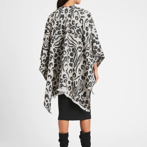 Banana Republic Reversible Leopard Poncho - Picture 3 of 6